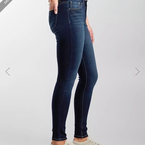 Buckle - Picture 3 of 4